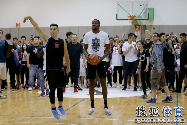 中国野球队员vs杜兰特 中式棒球与NBA巨星的对决